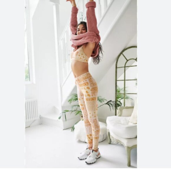 The Upside Anthropologie Carmen Bandana Sports Bra - Picture 2 of 9